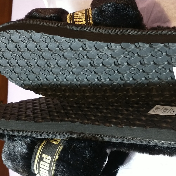 Puma Fluff Slides with really good quality fur - Picture 8 of 8